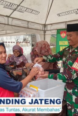 Dukung Ekonomi Lokal, Danramil Karanggede Hadiri Bazar UMKM dan Sosialisasikan Pembukaan KDMP Desa Klari