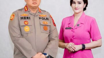 Resmi Menjabat Kapolrestabes Semarang, Kombes Pol Edi Heri Wahyudi Disambut Karangan Bunga