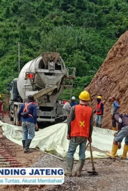 Proyek Jalan Cibentang-Banjarsari Brebes Diduga Tabrak Aturan K3 dan Tak Sesuai RAB, Preman Jadi Tameng?