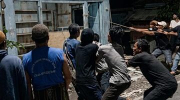 Geram Tak Ada Tindakan dari Aparat, Warga Kertabesuki Brebes Robohkan Warung Penjual Obat Terlarang