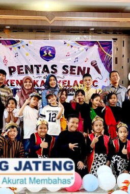 Tangis Haru Warnai Pentas Seni dan Kenaikan Kelas SDN 01 Ngaliyan Semarang